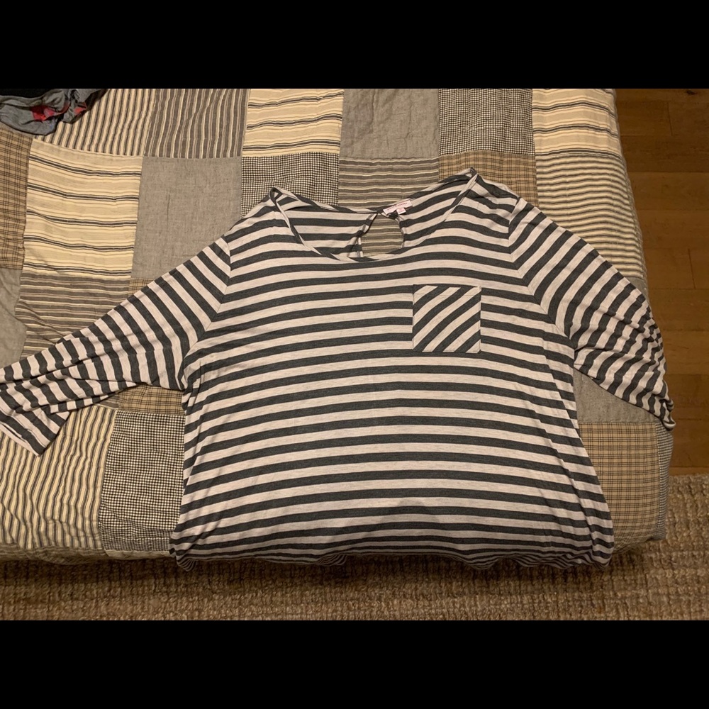 white and grey stripped raglan shirt